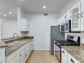 5855 Valley Dr in North Las Vegas, NV - Building Photo - Building Photo