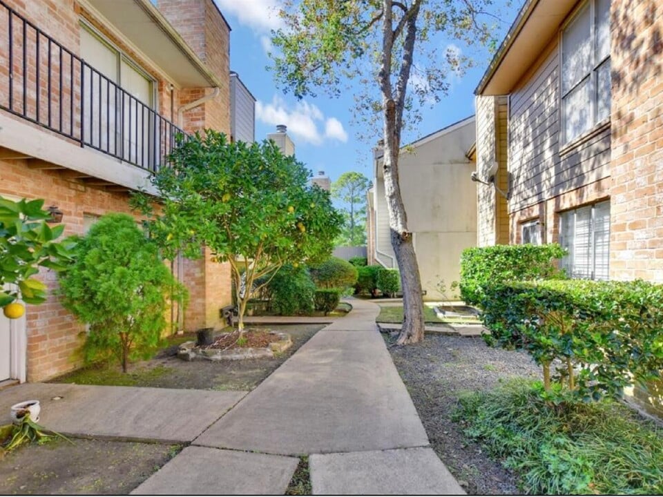 1837 Witte Rd in Houston, TX - Foto de edificio