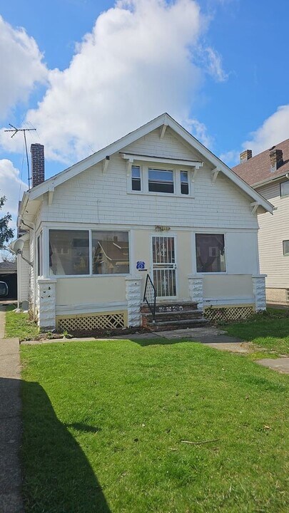 3320 E 135th St in Cleveland, OH - Building Photo