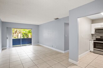 Sabal Pointe Apartments in Palm Springs, FL - Building Photo - Interior Photo