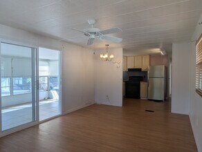 131 Pioneer Ln in Valrico, FL - Building Photo - Building Photo