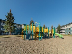 Pine Glen Apartments in Prince George, BC - Building Photo - Building Photo