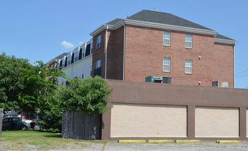 Phoebus Square in Portsmouth, VA - Foto de edificio - Building Photo