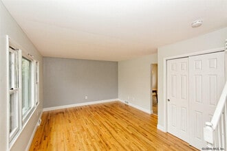 238 Old Niskayuna Rd in Latham, NY - Building Photo - Building Photo