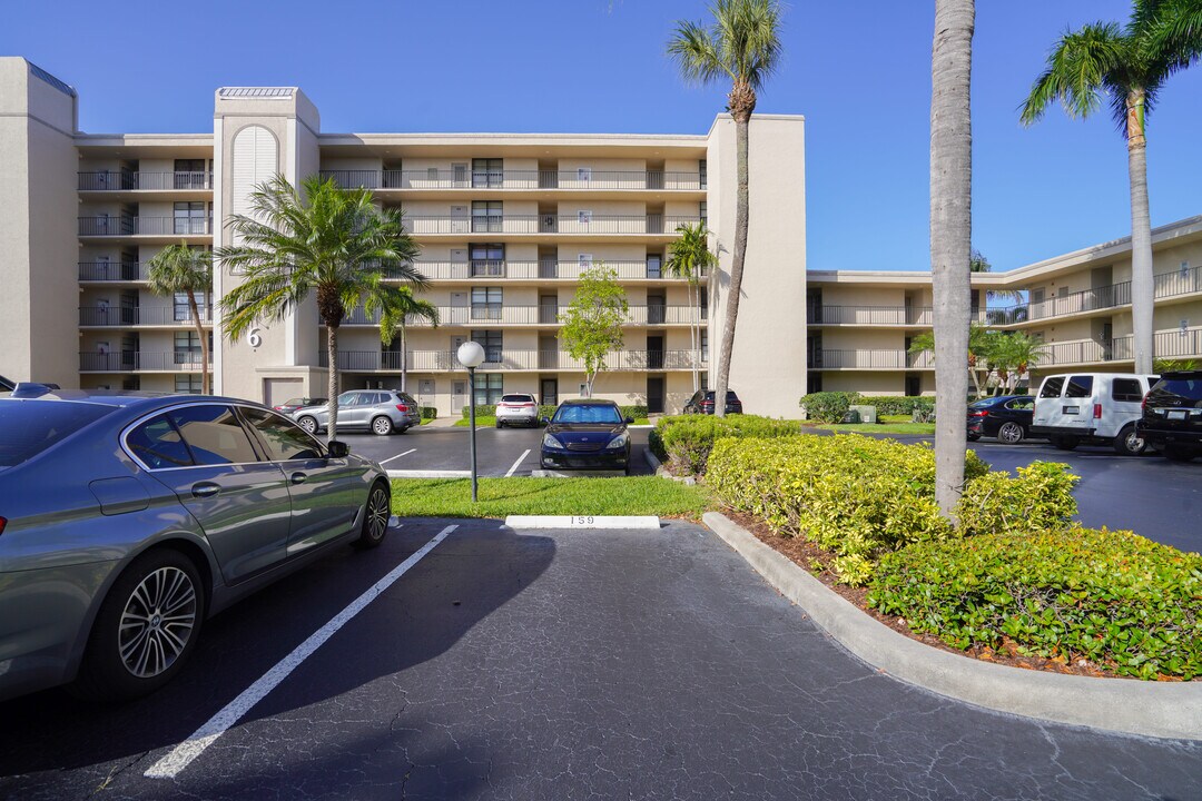 7 Royal Palm Way in Boca Raton, FL - Building Photo