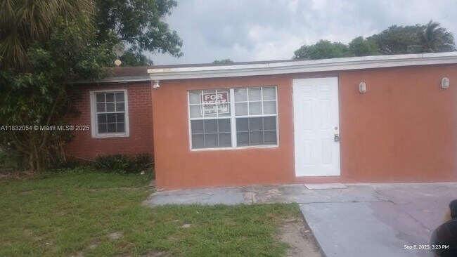 2300 NW 15th Ct in Fort Lauderdale, FL - Building Photo - Building Photo
