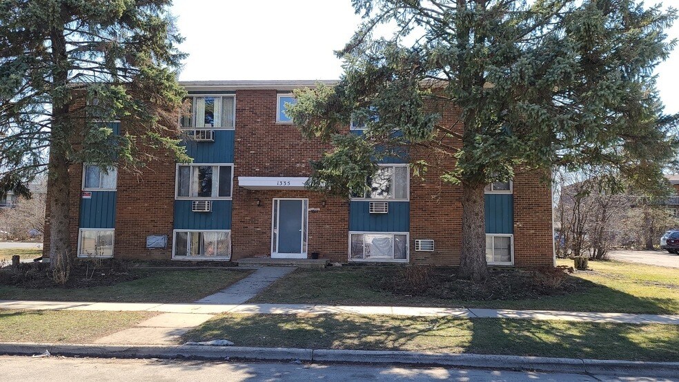 1335 Abbott Dr, Unit 4 in Elgin, IL - Foto de edificio