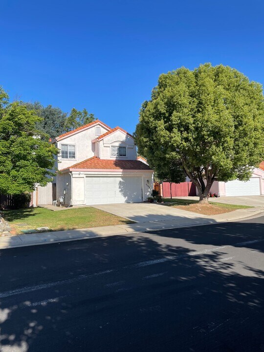 4506 Story Way in Elk Grove, CA - Building Photo