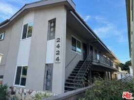 2424 Ocean Park Blvd in Santa Monica, CA - Building Photo