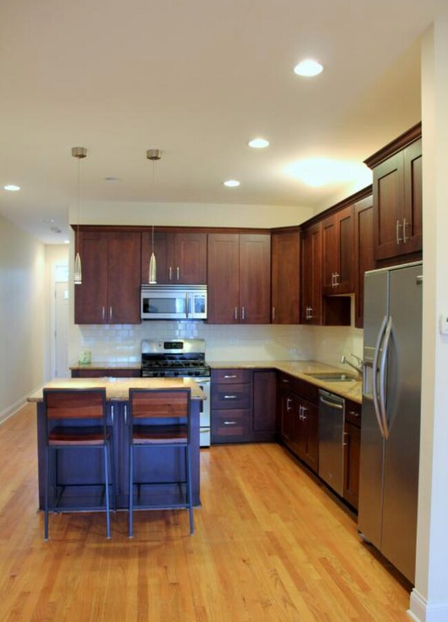 1401 W Altgeld St, Unit 2