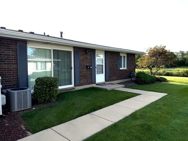 931 Shattuck Ln in Schaumburg, IL - Building Photo - Building Photo