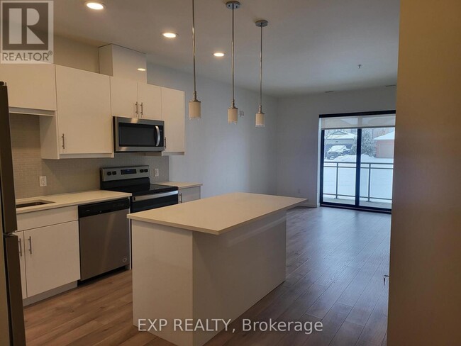 144 Watson Rd N in Guelph, ON - Building Photo - Building Photo