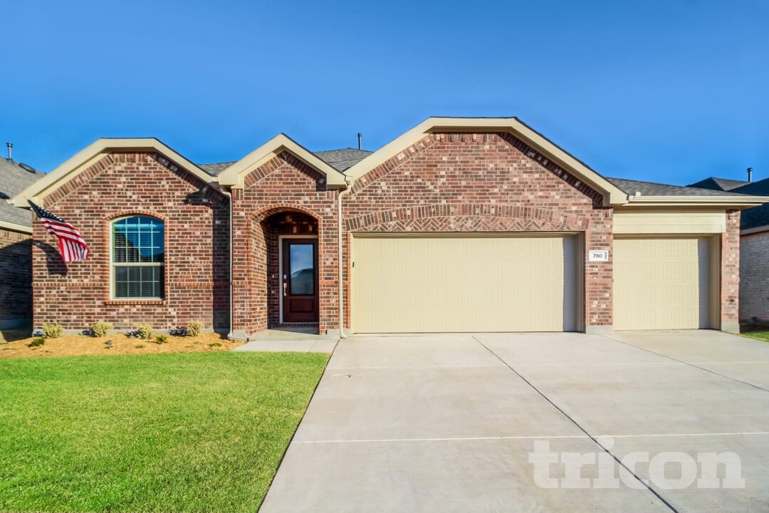 780 Evergreen St in Princeton, TX - Foto de edificio