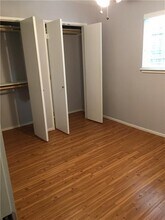 5306 Woodrow Ave-Unit -106 in Austin, TX - Foto de edificio - Building Photo