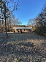 326 Rooks Rd in Winder, GA - Building Photo