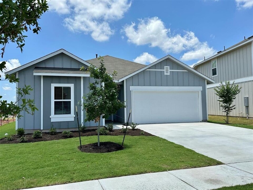 611 Running Creek Dr in Kyle, TX - Building Photo