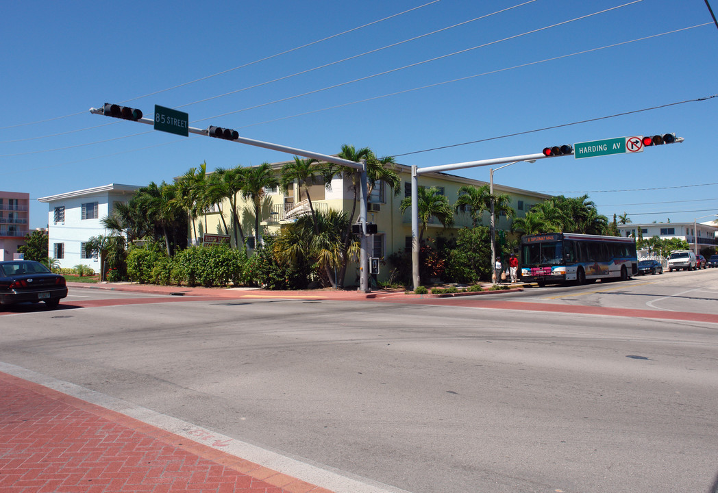 Harding Terrace Apartments in Miami Beach, FL - Building Photo