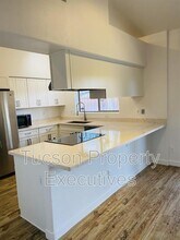 9599 N Crestone Dr in Tucson, AZ - Building Photo - Building Photo