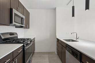 160 W Superior St in Chicago, IL - Building Photo - Building Photo