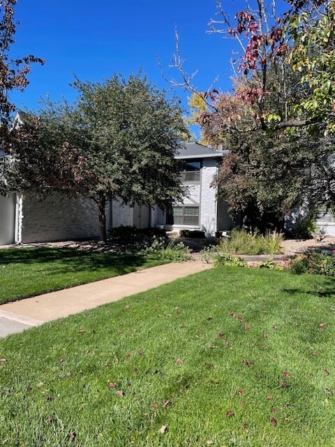 5751 E Ithaca Pl in Denver, CO - Building Photo - Building Photo