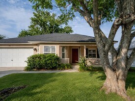 405 Island View Cir in St. Augustine, FL - Building Photo