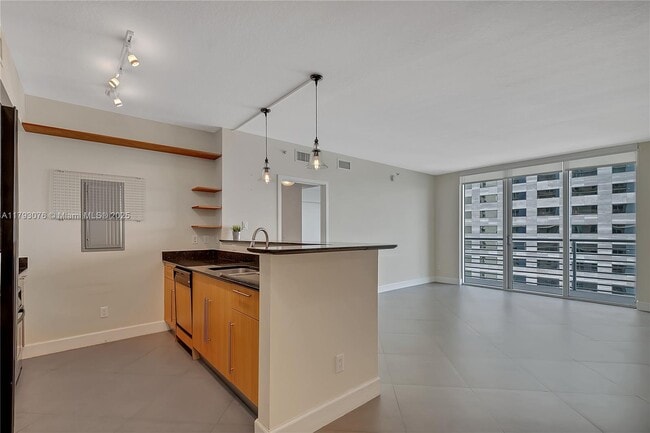 335 S Biscayne Blvd, Unit 2308 in Miami, FL - Building Photo - Building Photo