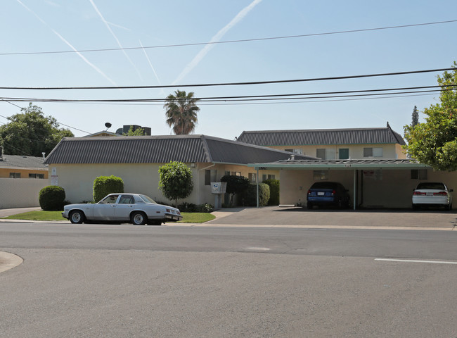 1228 Jefferson Ave in Clovis, CA - Building Photo - Building Photo