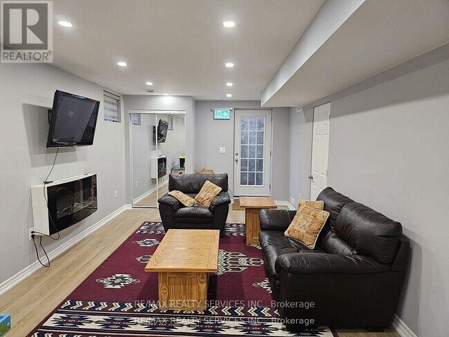 35 Curtis Dr in Brampton, ON - Building Photo - Building Photo