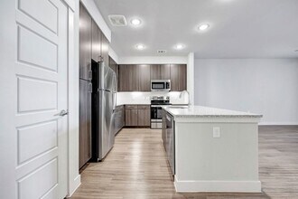 Brightleaf at Lakeline in Austin, TX - Foto de edificio - Building Photo