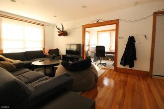 27 S Crescent Circuit-Unit -APT# B-OJ in Boston, MA - Building Photo - Building Photo