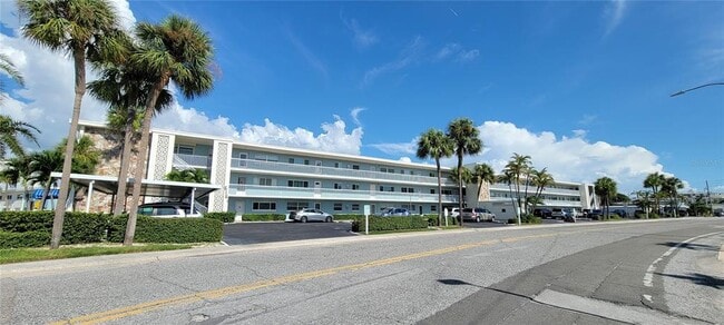 6161 Gulf Winds Dr in St Pete Beach, FL - Building Photo - Building Photo