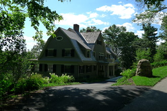 235 Nashawtuc Rd in Concord, MA - Foto de edificio - Building Photo