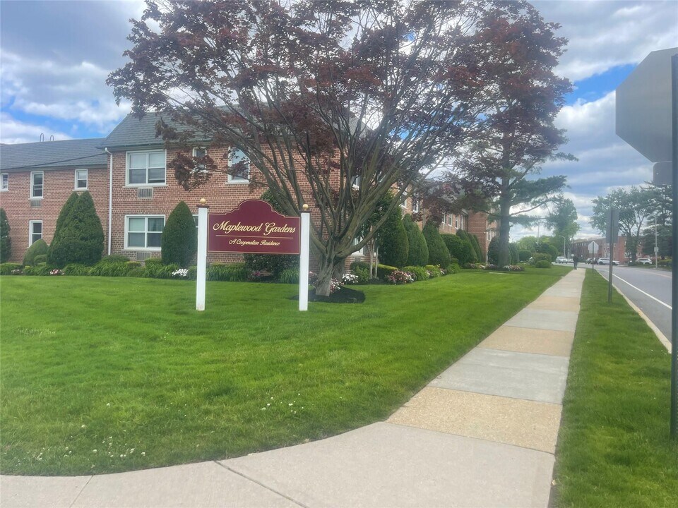 130 S Park Ave in Rockville Centre, NY - Building Photo