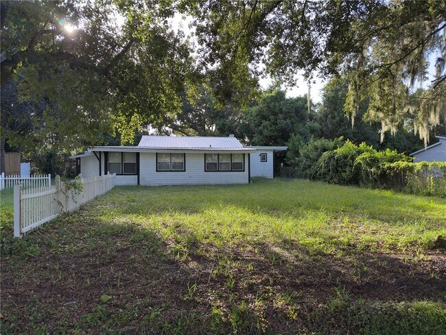 property at 1640 Salem Dr
