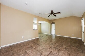 7648 Rainbow Creek Dr in Fort Worth, TX - Foto de edificio - Building Photo