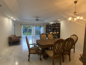 9112 Pine Springs Dr in Boca Raton, FL - Building Photo - Building Photo