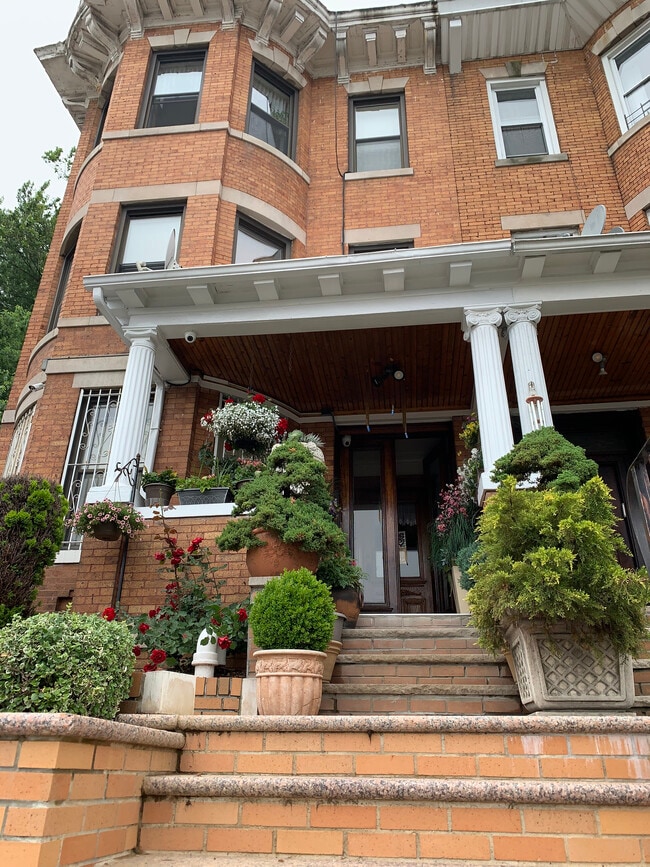 129 Sunnyside Ave in Brooklyn, NY - Building Photo - Building Photo