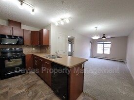 103 Ambleside Dr SW in Edmonton, AB - Building Photo - Building Photo