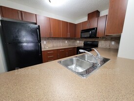 103 Ambleside Dr SW in Edmonton, AB - Building Photo - Building Photo