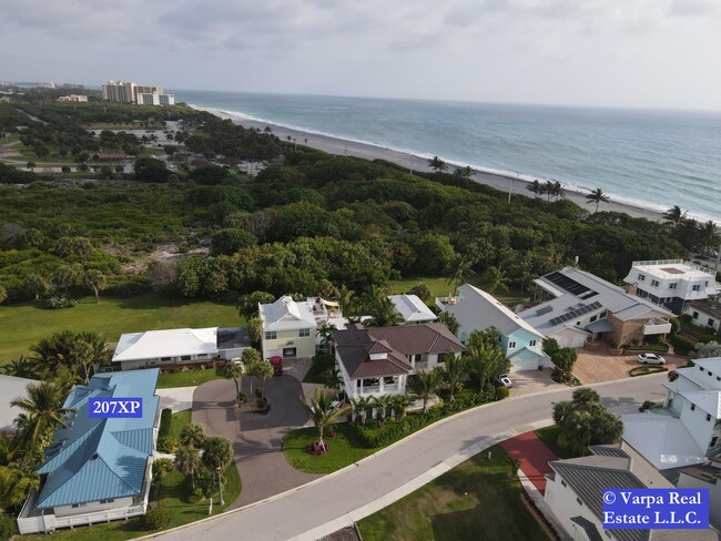 207 Xanadu Pl in Jupiter, FL - Foto de edificio - Building Photo