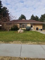 915 Wicks Ln in Billings, MT - Building Photo