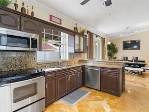 8978 NW 152nd Ln in Hialeah, FL - Building Photo - Building Photo