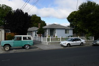 1218 Valota Rd in Redwood City, CA - Foto de edificio - Building Photo