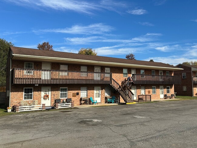 property at 103 Wildhurst Ave NE