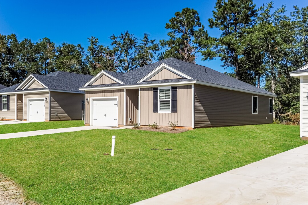 1326 Warrens Way in Manning, SC - Building Photo