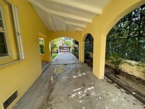 1018 W 47th St in Miami Beach, FL - Building Photo - Building Photo