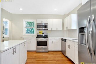 9 Winter Hill Rd, Unit 1 in Medford, MA - Building Photo - Building Photo