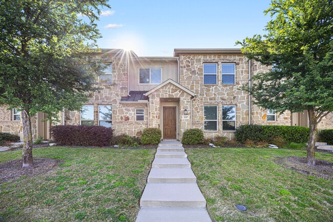 property at 1217 Pebblebrook Ln
