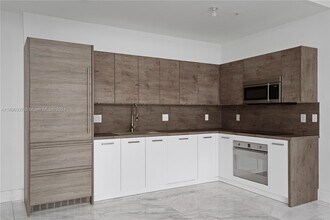 400 Sunny Isles Blvd, Unit #102 in Sunny Isles Beach, FL - Foto de edificio - Building Photo