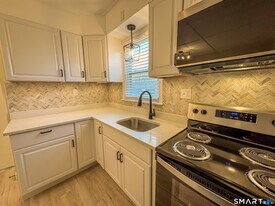 74 Stewart St in Bristol, CT - Building Photo